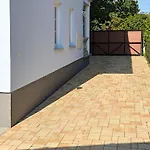 - Neitzer Villa *