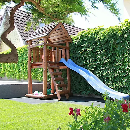 - Neitzer Villa