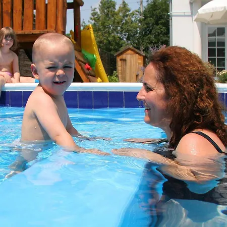 - Neitzer Villa Siófok